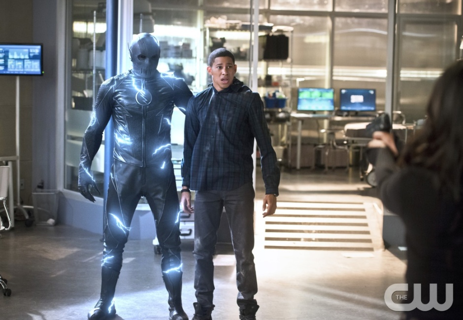 The Flash -- "Versus Zoom" -- Image: FLA218b_0011b2.jpg -- Pictured (L-R): Zoom and Keiynan Lonsdale as Wally West -- Photo: Diyah Pera/The CW -- ÃÂ© 2016 The CW Network, LLC. All rights reserved
